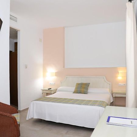 Hostal Dona Lola Marina Захара-де-лос-Атунес Экстерьер фото