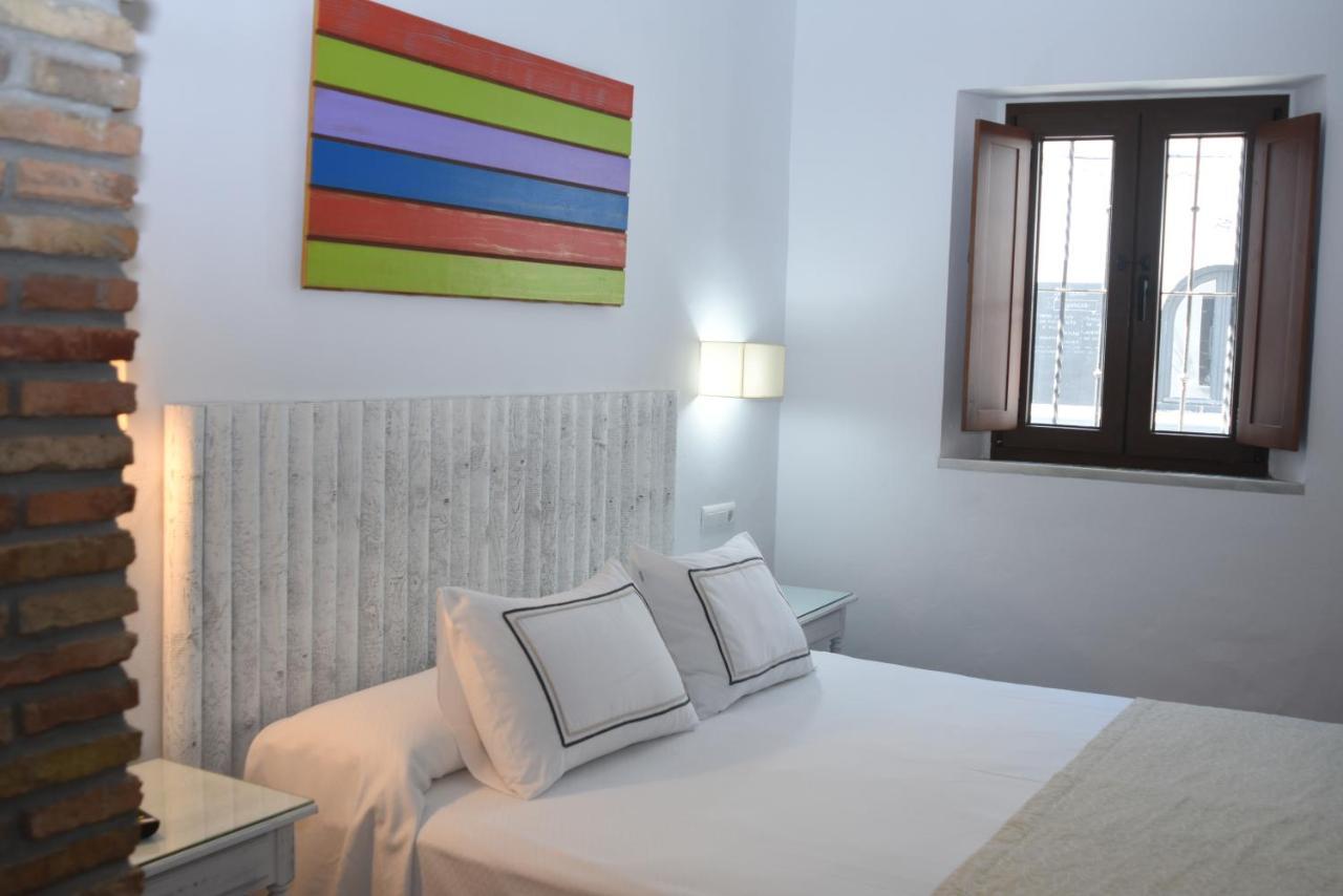 Hostal Dona Lola Marina Захара-де-лос-Атунес Экстерьер фото