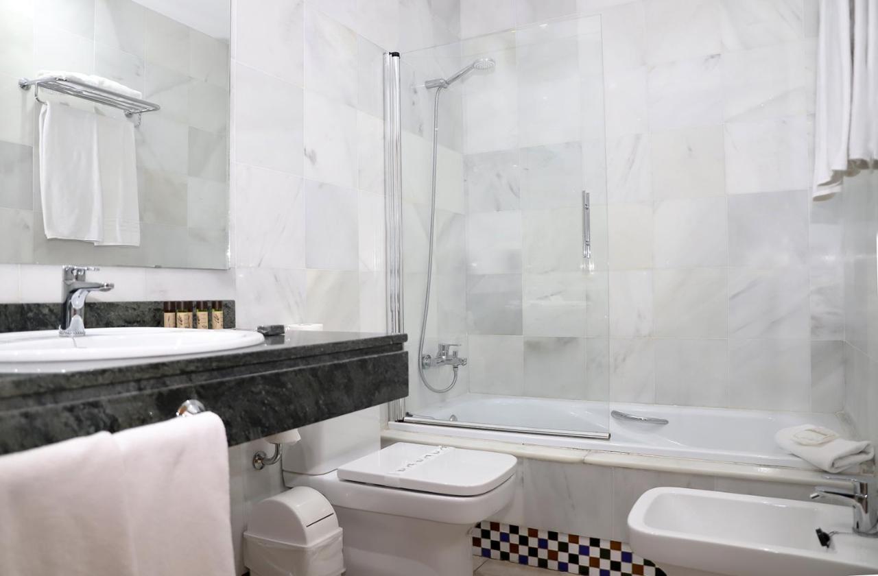 Hostal Dona Lola Marina Захара-де-лос-Атунес Экстерьер фото