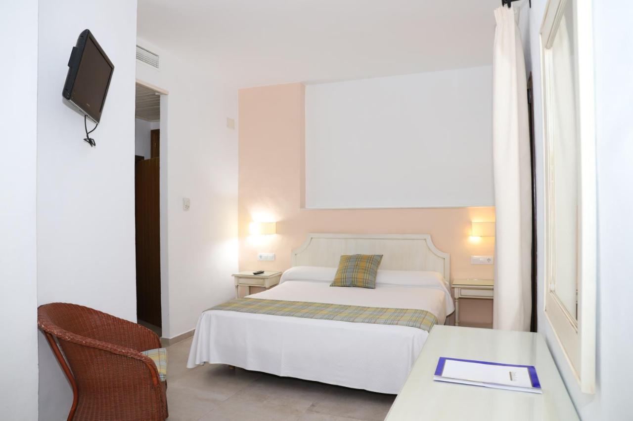 Hostal Dona Lola Marina Захара-де-лос-Атунес Экстерьер фото