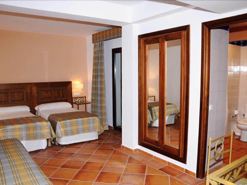 Hostal Dona Lola Marina Захара-де-лос-Атунес Экстерьер фото